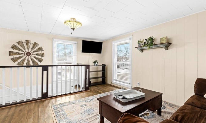 Fenton Casa | Quaint Cottage 2 Bedroom Unit in Downtown Fenton