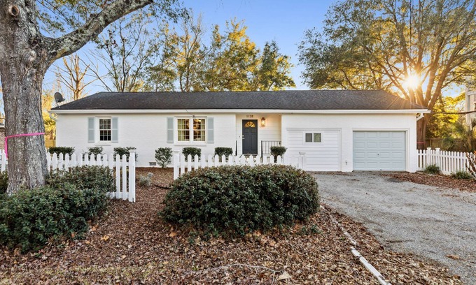 Mount Pleasant Casa | Quaint Cottage-Great Location with Hot Tub!!