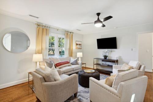 Mount Pleasant Casa | Quaint Cottage-Great Location with Hot Tub!