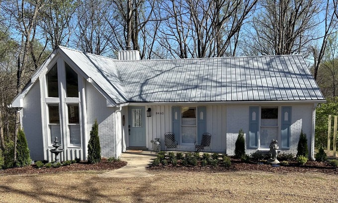 Pegram Cabaña | Quaint Cottage in the Woods 20 minutes to Downtown