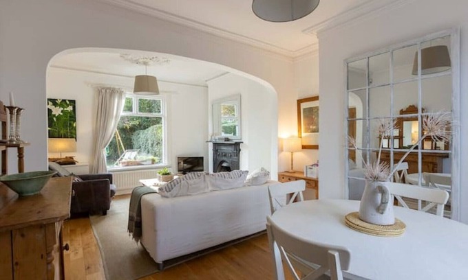 Belfast Cabaña | Quaint Cottage near City Airport & Titanic Quarter