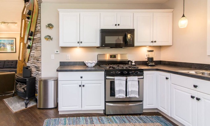 Brighton Casa | Quaint Cottage on Little Ore Lake