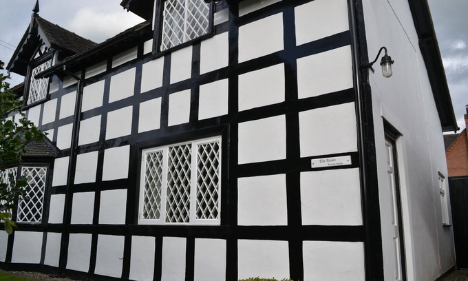 Wrenbury Cabaña | Quaint cottage on the village green