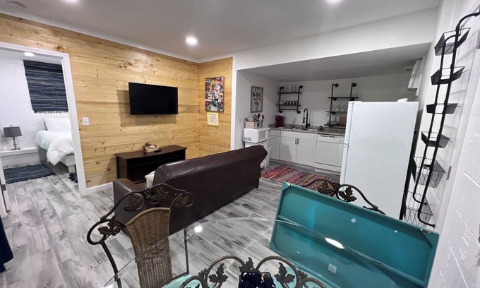 Greenville - Spartanburg Cabaña | Quaint cottage with a beautiful view.
