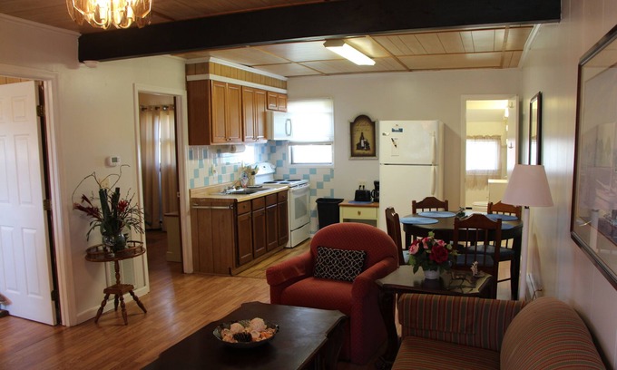 Deep Hole Casa | Quaint Cottages Near Everything on Beach Road