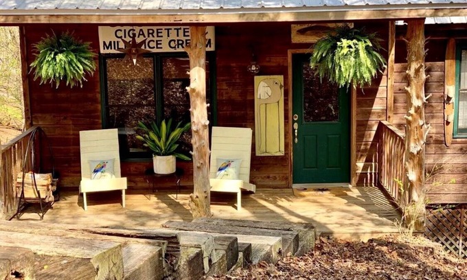 Fair Play Cabina | Quaint, Cozy, and Quiet Cabin on Lake Hartwell w/deep water dock