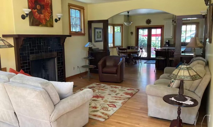 Old Bend Casa | Quaint, Cozy, Comfortable Home