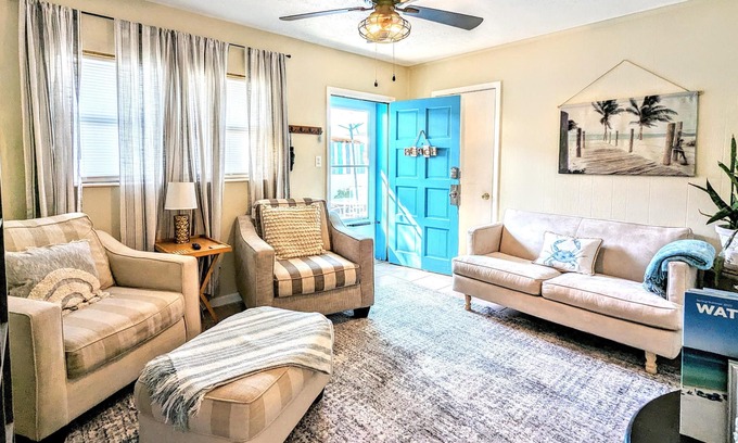 Crescent Beach Cabaña | Quaint, Cute and Clean! Sleep 4 comfortably