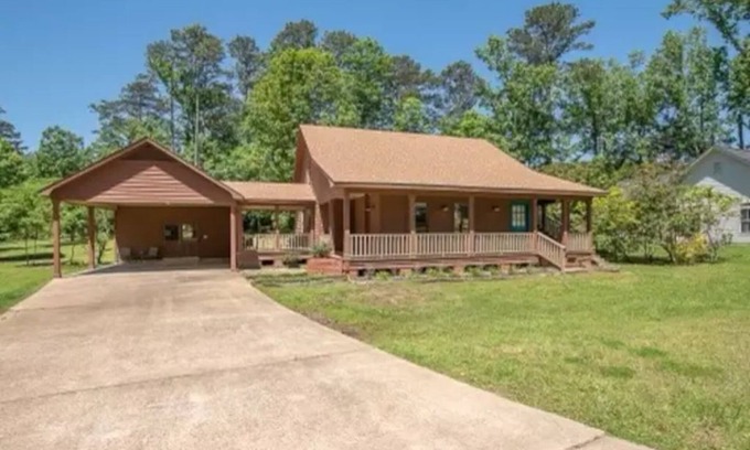 Pineville Cabina | Quaint, Cute & Central! **Downstairs ONLY!!!**