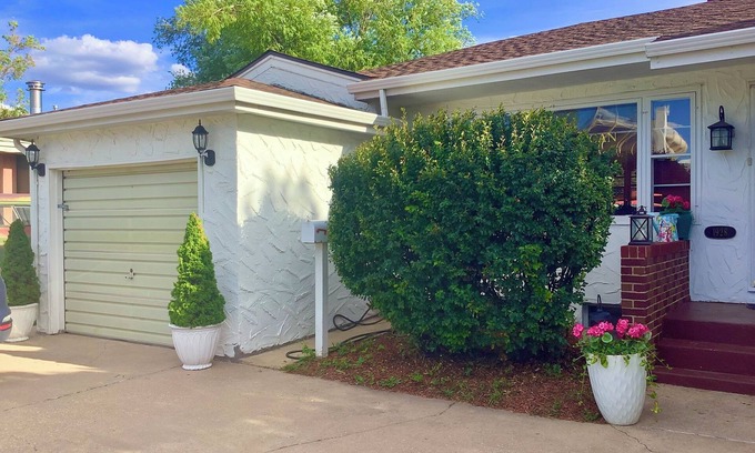Laramie Apartamento | Quaint Downstairs Apartment by Campus w/amenities