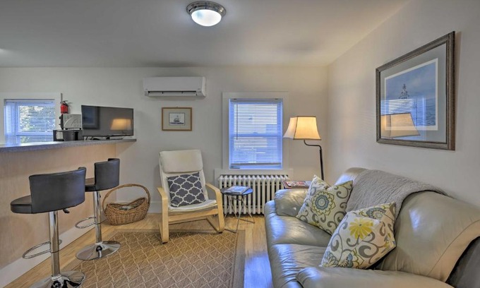 Greenport Apartamento | Quaint DT Greenport Apt - 2 Mi to Shelter Island!