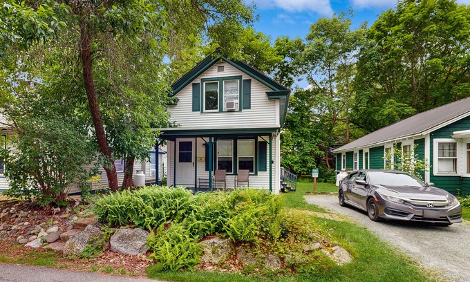 Bar Harbor Cabaña | Quaint Family-Friendly Cottage Near Main Street w/Free WiFi and Partial A/C