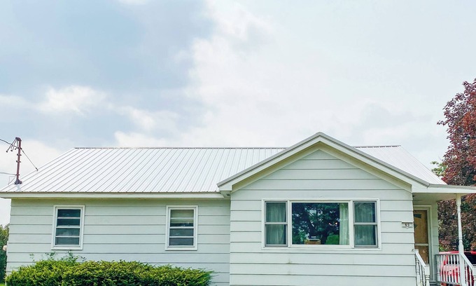 Randolph Casa | Quaint family home in the heart of Main Street in Randolph, NY