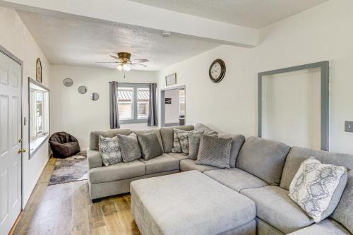 Fairbury Casa | Quaint Family Retreat in Fairbury!