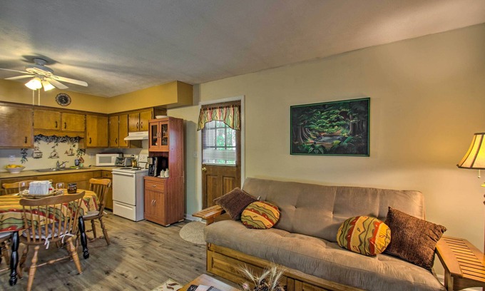 Hinton Casa | Quaint Hinton Hideaway - Hunt & Fish Nearby!