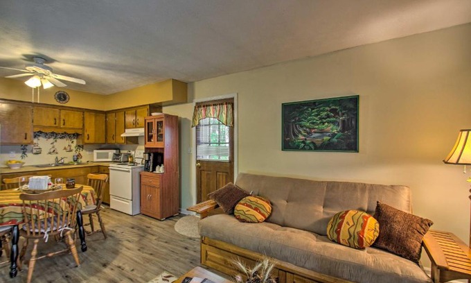 Hinton Casa | Quaint Hinton Hideaway - Hunt and Fish Nearby!