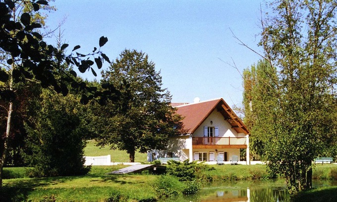 Faverolles Casa | Pintoresca casa en Faverolles con piscina y estanque