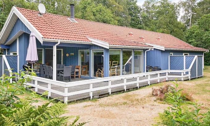 Oster Somarken Casa | Quaint Holiday Home in Aakirkeby with Whirlpool
