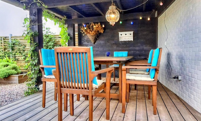 Lamswaarde Casa | Quaint holiday home in Lamswaarde with garden
