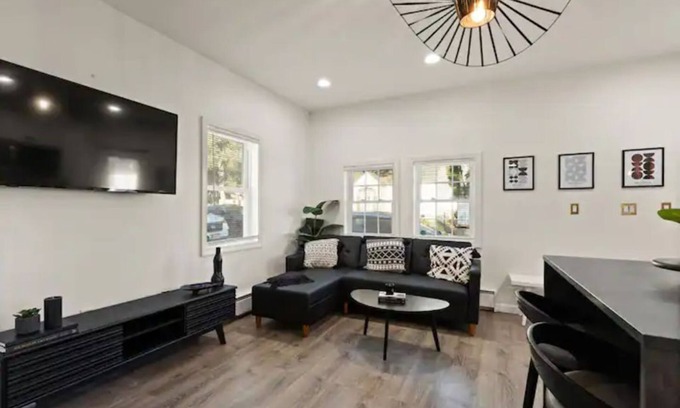 Lynn Casa | Quaint Home Near Boston & Salem with private yard