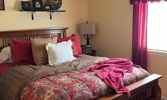 Windsor Casa | Quaint house within walking distance of Downtown Windsor and Windsor Lake.
