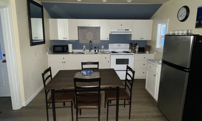 Port Angeles Cabaña | Quaint In-town Cottage 5 minutes to downtown