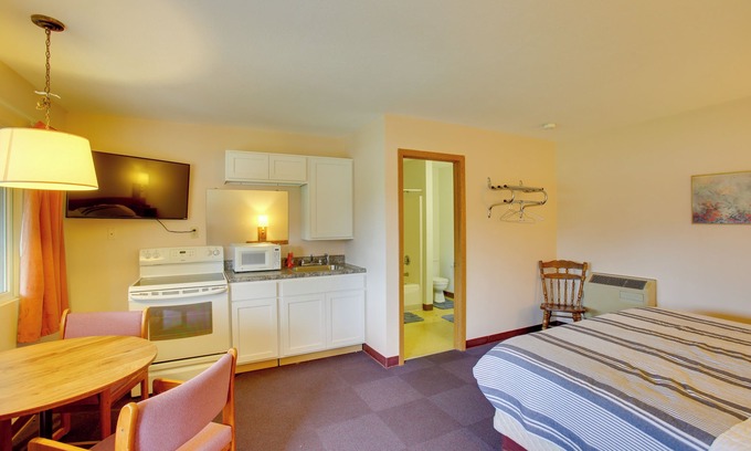 Lake City Apartamento | Quaint Lake City Studio: Walk to Engelwood Beach!