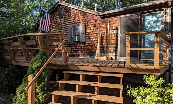South Effingham Casa | Quaint Lakeside Cabin for a Peaceful Family Getaway Surrounded by Nature by Province Lake in New Hampshire