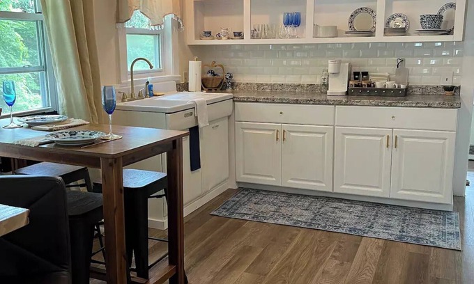 Oakland Casa | Quaint Little Cottage