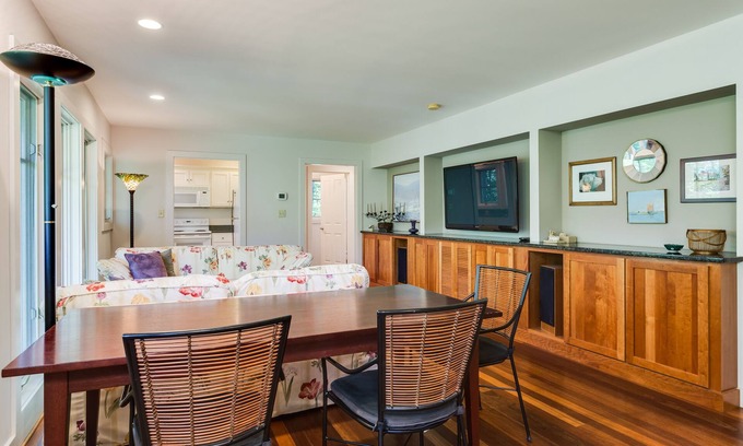 Batesville Casa | Quaint Loft Suite - Explore nearby Charlottesville and Wineries Dog Friendly