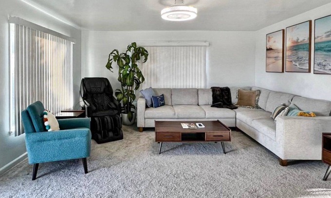 Ventura Casa | Quaint Mid-Century Cottage by the Coast