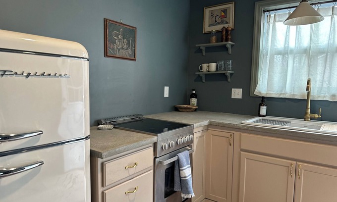 Shepherdstown Cabaña | Charming 1-bedroom cottage in Shepherdstown walking distance
