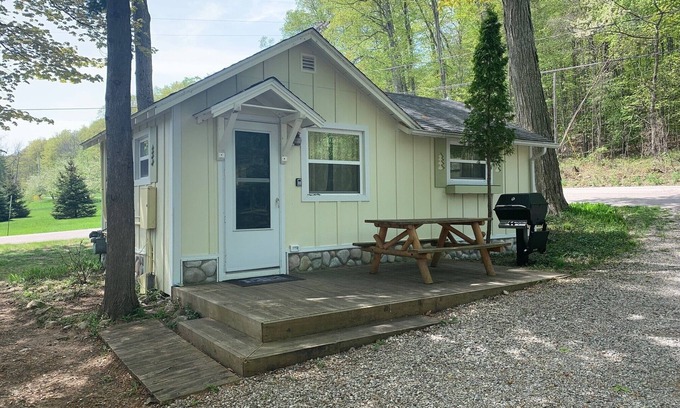Northport Casa | Quaint Northport cabin with a short walking distance to village.