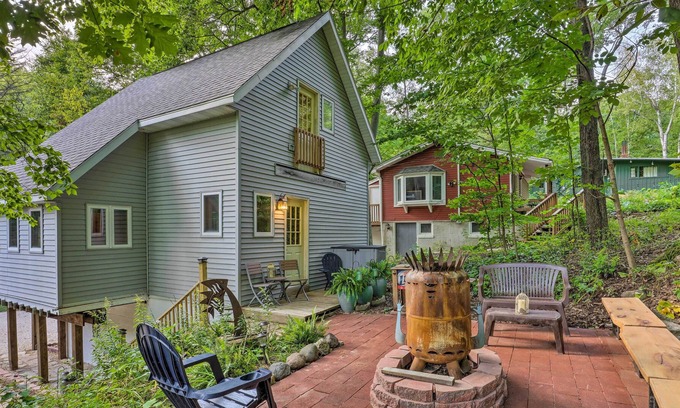 Plymouth Cabina | Quaint Plymouth Cabin - 1 Mi to Road America!