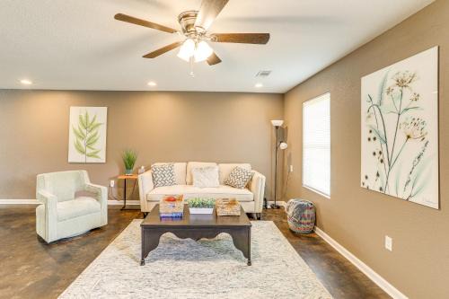 Pocahontas Casa | Quaint Pocahontas Townhome, Central Location!