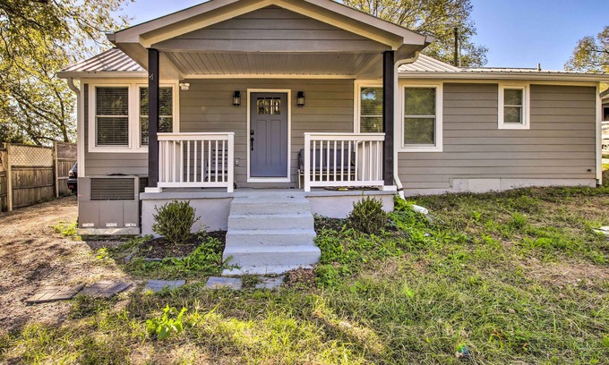 Leipers Fork Casa | Quaint, private stay with a large yard, balcony, grill, washer/dryer, and AC