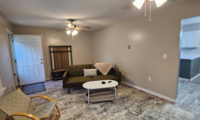 Raymond Casa | Quaint Rennovated 2-Bedroom close to the solar farms and Honda