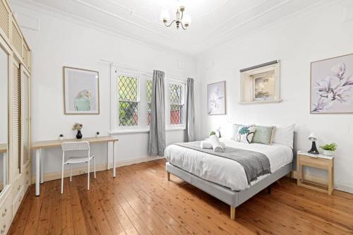 Maroubra South Casa | Quaint Retreat - 6BR - Free Parking - Centrally Located