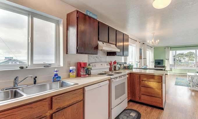 Rockaway Beach Apartamento | Quaint Rockaway Beach Gem: Walk to Shore!