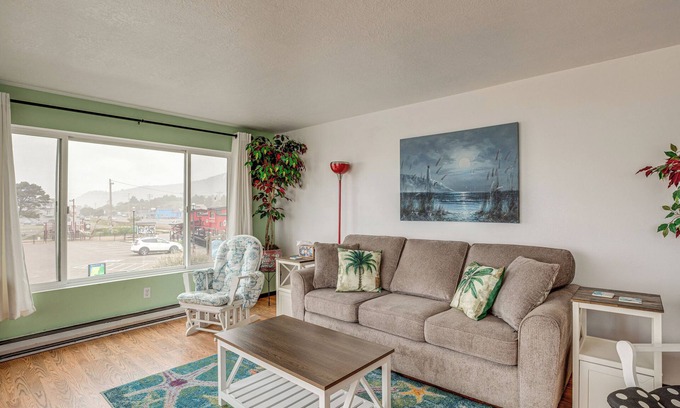 Rockaway Beach Apartamento | Quaint Rockaway Beach Gem: Walk to Shore!
