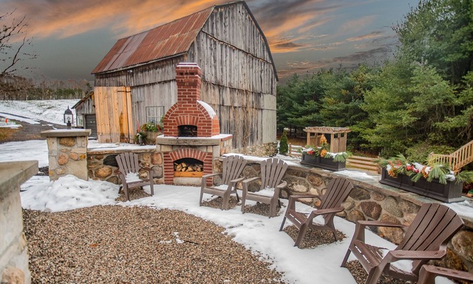 Cannifton Casa | Quaint Rural Property Nestled in historic Halloway Heights