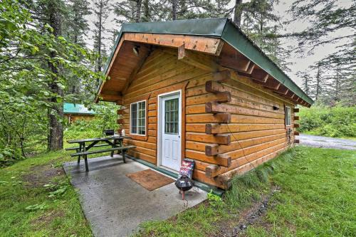 Bear Creek Apartamento | Quaint Seward Studio Cabin on Scenic Salmon Creek!