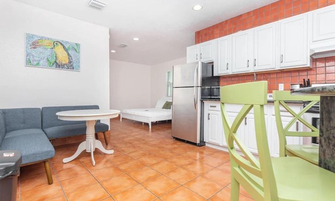 Lantana Apartamento | Quaint Studio Minutes From The Ocean & Shopping