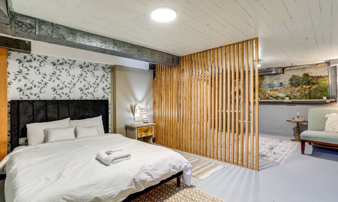 Old Ballard Apartamento | Quaint Studio w/ Sauna: 5 Mi to Space Needle