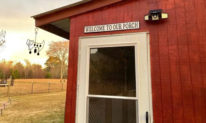 Conway Cabina | Quaint Tiny Cabin on The Farm