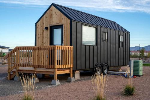 Pear Park Casa | Quaint Tiny House Haven in Colorado: Your Dream Glamping Getaway in Grand Junction