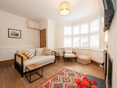 Fulwell and Hampton Hill Casa | Quaint Victorian Cottage great transport to London Pass The Keys