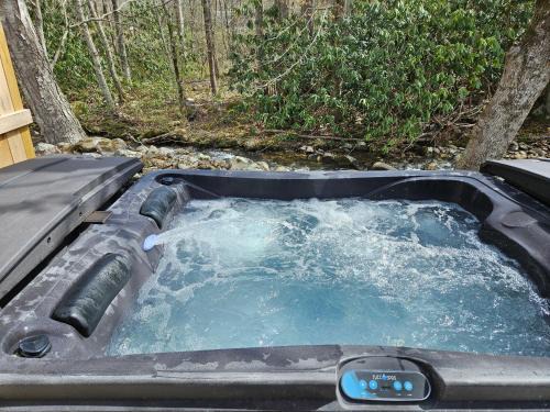 Cosby Casa | Quaint Villa, Pickleball Court, Creek, WIFI, Mountain Views, Starting at 79"