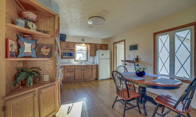 Poland Casa | Quaint Youngstown Home ~ 2 Mi to Boardman Park!