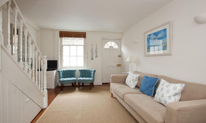 Arundel Casa | Quaker Cottage in historic Arundel